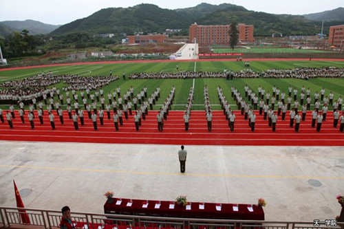天一学院隆重举行2012级新生军训总结,开学典礼暨教师节表彰大会